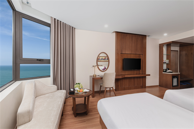 Grand Triple - Partial Ocean View